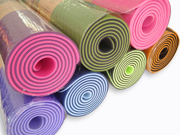 Two-color yoga mat